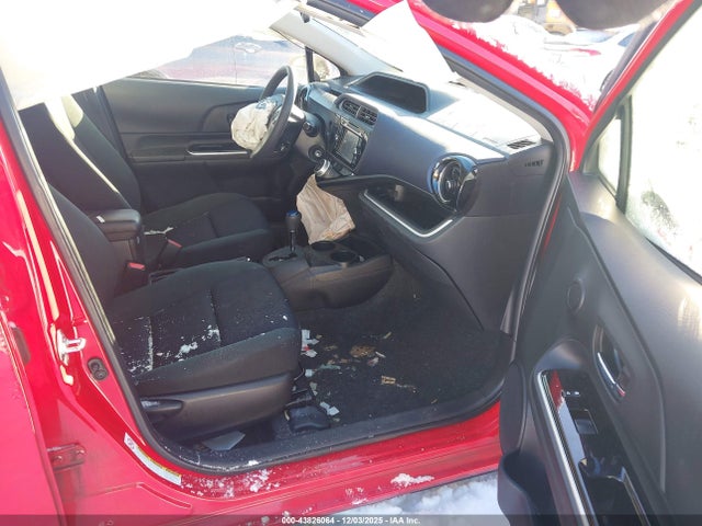 JTDKDTB35G1132858 Toyota Prius C Two