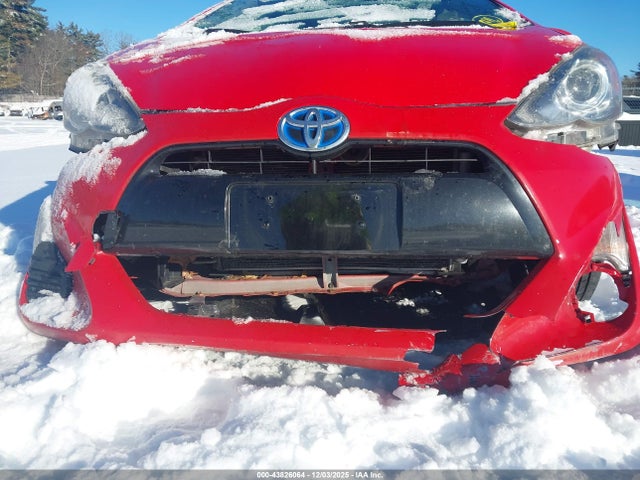 JTDKDTB35G1132858 Toyota Prius C Two