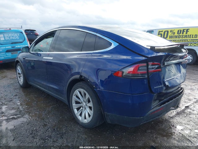 2017 TESLA MODEL X 5YJXCBE26HF039250 Photo 2