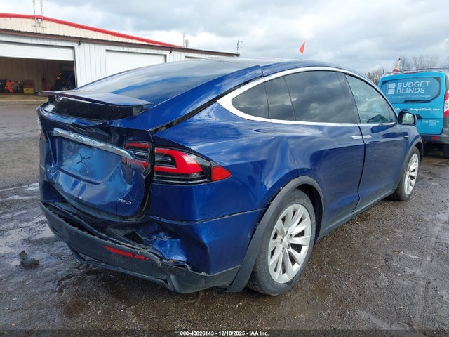 2017 TESLA MODEL X 5YJXCBE26HF039250 Photo 3