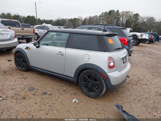 2012 MINI COOPER WMWSU3C57CT541262 Photo 2
