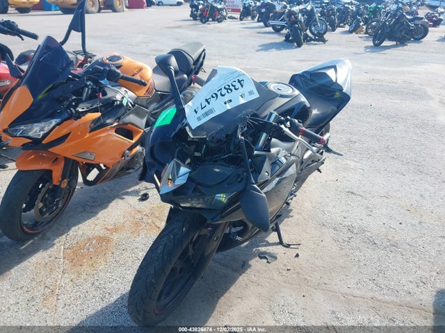 Yamaha YZFR3 2015 MH3RH06Y2FK004384 Image 2