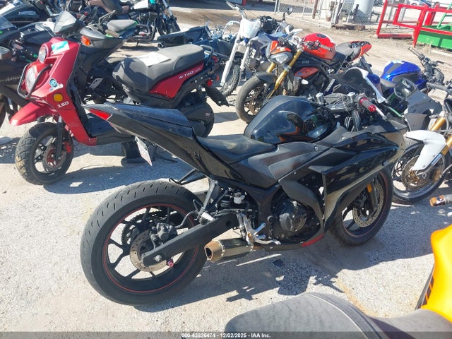 Yamaha YZFR3 2015 MH3RH06Y2FK004384 Image 12