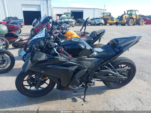 Yamaha YZFR3 2015 MH3RH06Y2FK004384 Image 13