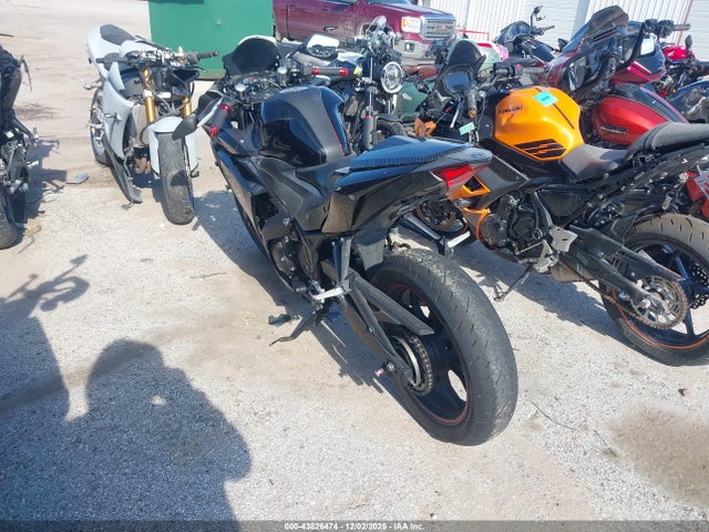 Yamaha YZFR3 2015 MH3RH06Y2FK004384 Image 3