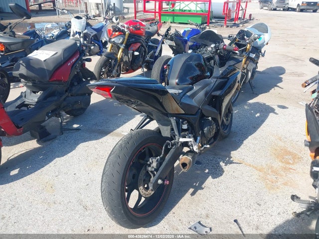 Yamaha YZFR3 2015 MH3RH06Y2FK004384 Image 4