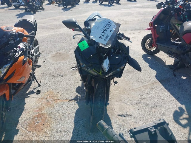Yamaha YZFR3 2015 MH3RH06Y2FK004384 Image 5