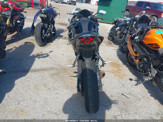Yamaha YZFR3 2015 MH3RH06Y2FK004384 Image 6
