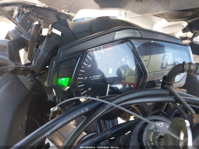 Yamaha YZFR3 2015 MH3RH06Y2FK004384 Image 7