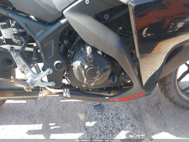 Yamaha YZFR3 2015 MH3RH06Y2FK004384 Image 8