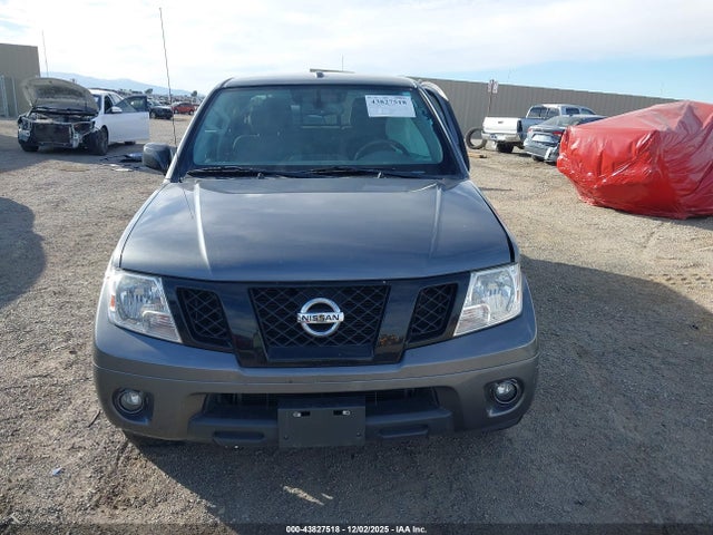 1N6AD0ER8JN738260 Nissan Frontier Sv