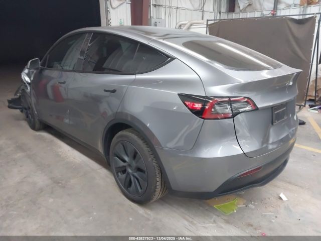 2025 TESLA MODEL Y 7SAYGDED6SF271203 Photo 2