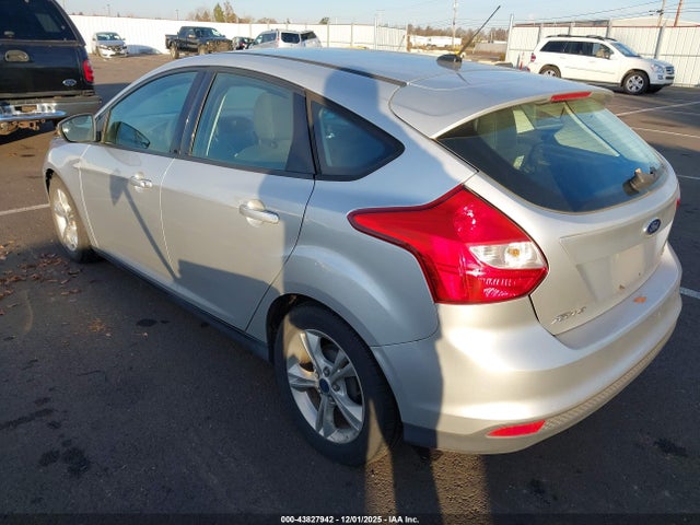 Ford FOCUS SE 2014 1FADP3K28EL313371 Image 3