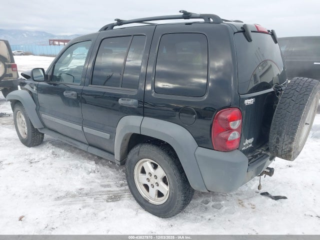 2005 JEEP LIBERTY 1J4GL48K55W602667 Photo 2