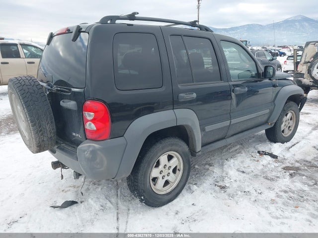 2005 JEEP LIBERTY 1J4GL48K55W602667 Photo 3