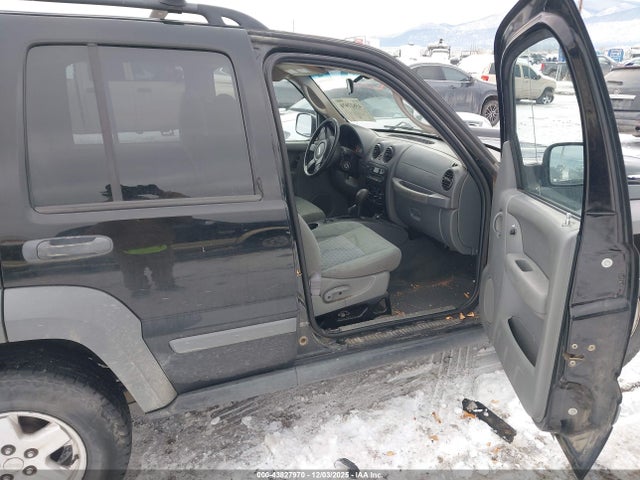 2005 JEEP LIBERTY 1J4GL48K55W602667 Photo 4
