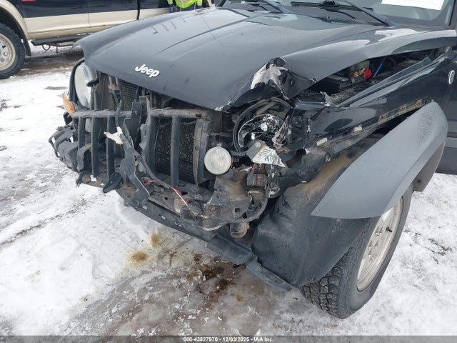 2005 JEEP LIBERTY 1J4GL48K55W602667 Photo 5
