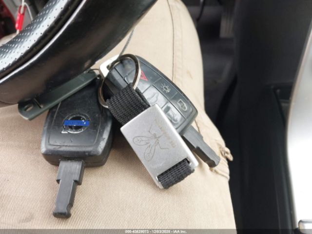 2011 VOLVO C70 YV1672MC8BJ107388 Photo 10