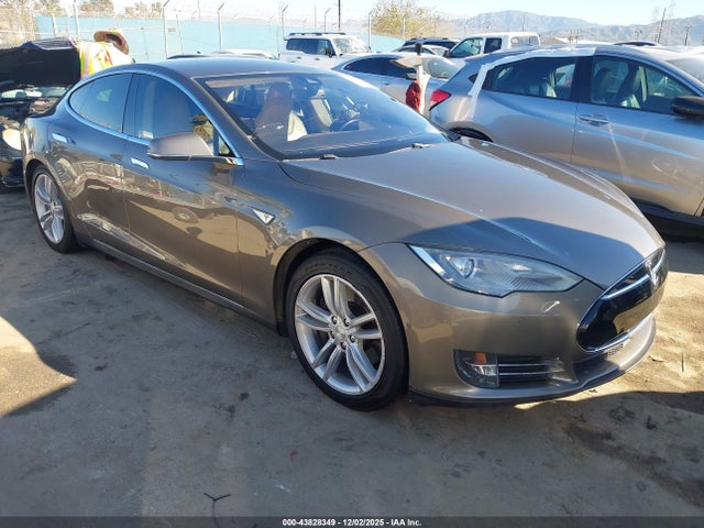 2015 TESLA MODEL S 5YJSA1H29FF085139 Photo 0