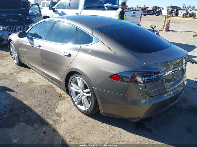 2015 TESLA MODEL S 5YJSA1H29FF085139 Photo 2