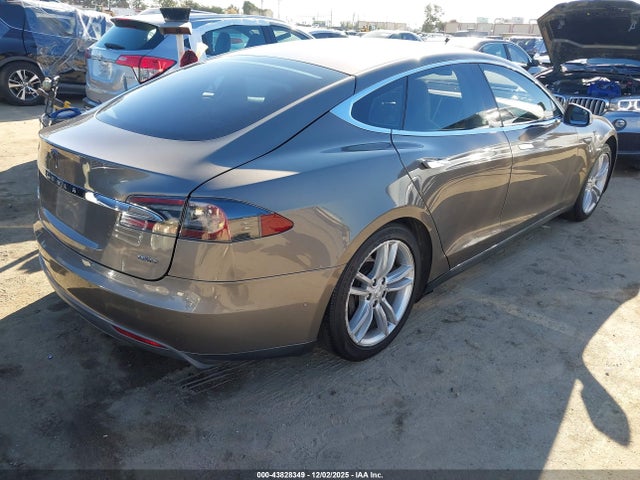 2015 TESLA MODEL S 5YJSA1H29FF085139 Photo 3