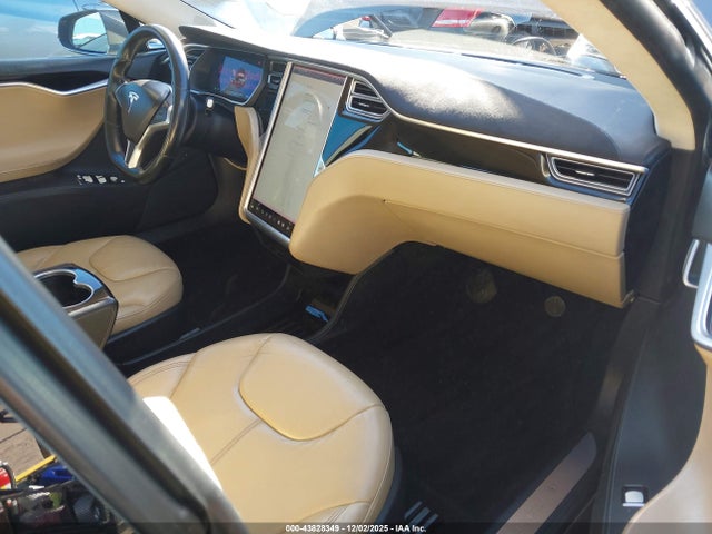 2015 TESLA MODEL S 5YJSA1H29FF085139 Photo 4
