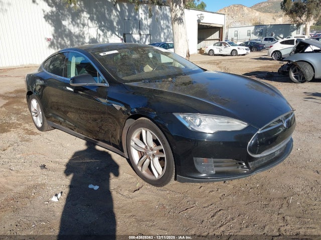 2015 TESLA MODEL S 5YJSA1E12FF119918 Photo 0