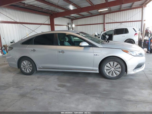 2016 Hyundai Sonata Hybrid Se მანქანა იყიდება აუქციონზე, vin: KMHE24L11GA011875, აუქციონის ნომერი: 43828424