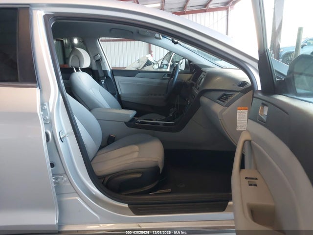 2016 Hyundai Sonata Hybrid Se მანქანა იყიდება აუქციონზე, vin: KMHE24L11GA011875, აუქციონის ნომერი: 43828424