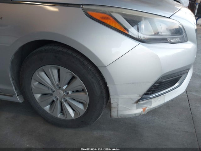 2016 Hyundai Sonata Hybrid Se მანქანა იყიდება აუქციონზე, vin: KMHE24L11GA011875, აუქციონის ნომერი: 43828424