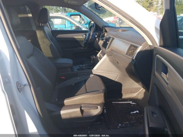 2018 VOLKSWAGEN ATLAS 1V2KR2CAXJC573971 Photo 4