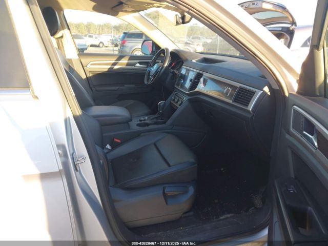 2018 VOLKSWAGEN ATLAS 1V2LR2CAXJC508851 Photo 4