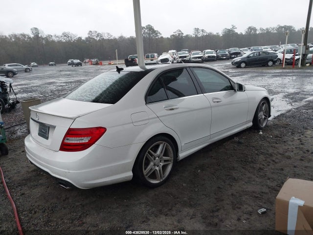 2013 MERCEDES-BENZ C 350 WDDGF5HB1DR278834 Photo 3