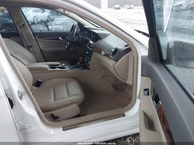 2013 MERCEDES-BENZ C 350 WDDGF5HB1DR278834 Photo 4