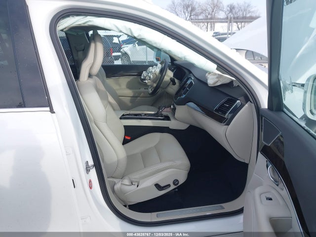 2018 VOLVO XC90 YV4A22PK6J1327769 Photo 4
