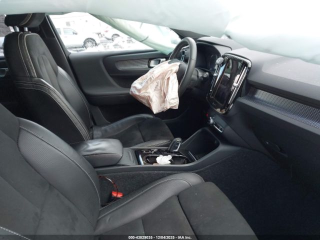 2021 VOLVO XC40 YV4162UM6M2488101 Photo 4