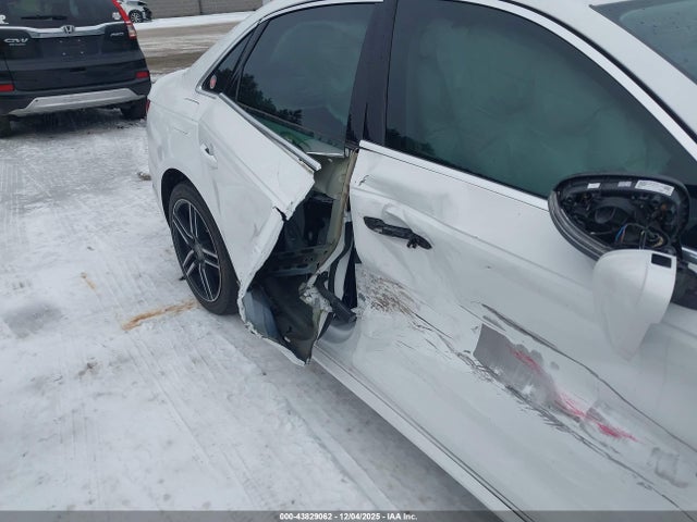 2017 AUDI A4 WAUENAF48HN010178 Photo 5