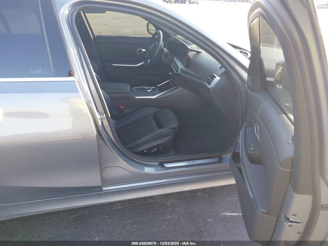 43829070 :رقم المزاد ، 3MW69FF05R8E77176 vin ، 2024 Bmw 330i مزاد بيع
