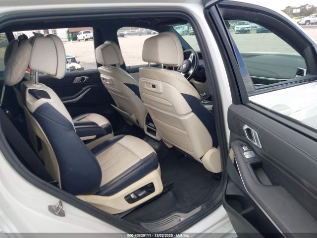 2022 BMW X7 5UXCW2C04N9K12744 Photo 7