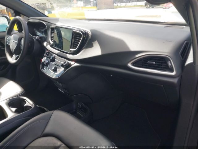2025 CHRYSLER PACIFICA 2C4RC1BG2SR530736 Photo 4