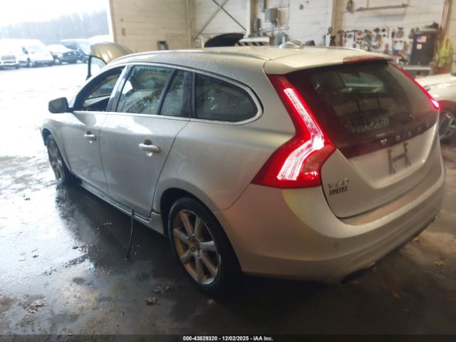 2016 VOLVO V60 YV140MEK2G1314136 Photo 2