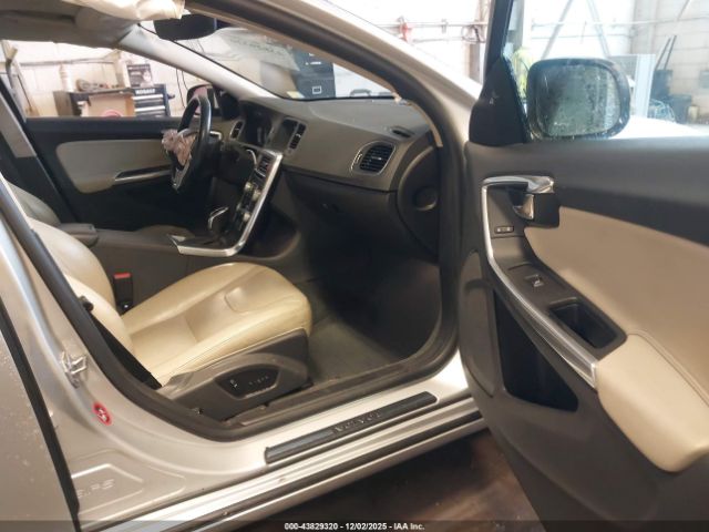 2016 VOLVO V60 YV140MEK2G1314136 Photo 4