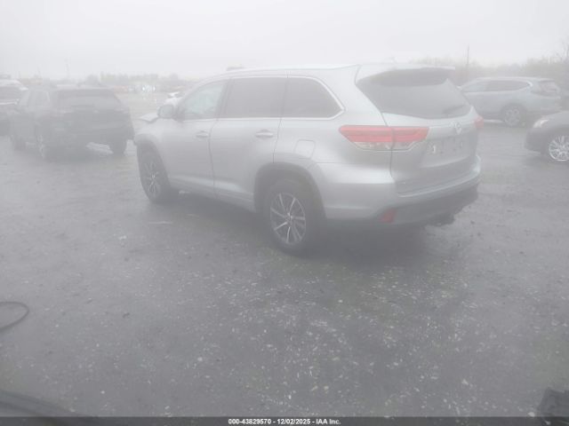 2017 TOYOTA HIGHLANDER 5TDJZRFH1HS372614 Photo 2