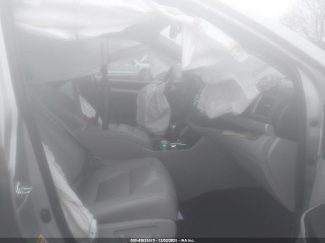 2017 TOYOTA HIGHLANDER 5TDJZRFH1HS372614 Photo 4