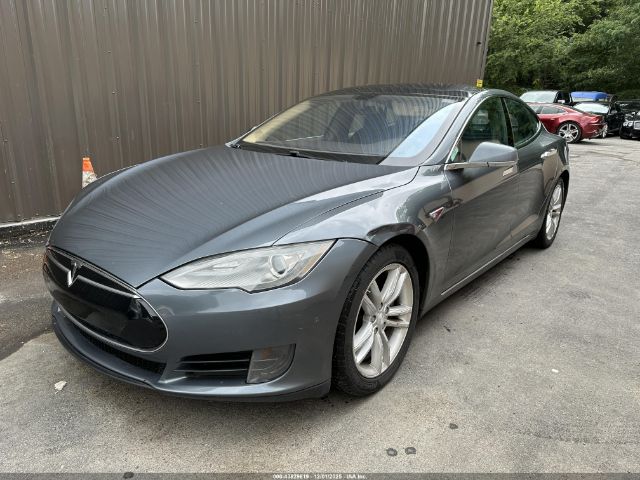 2013 TESLA MODEL S 5YJSA1AC6DFP10886 Photo 1