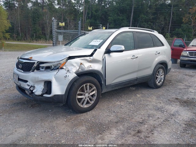 KIA Sorento Lx V6 2015 5XYKT4A79FG595663 Image 2