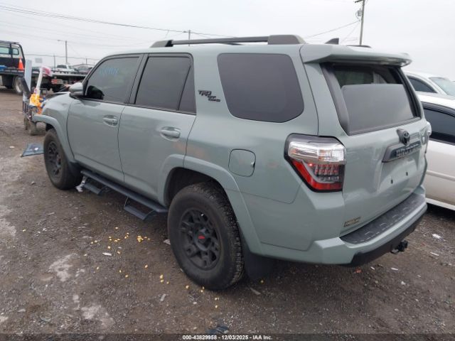 2022 TOYOTA 4RUNNER JTERU5JR9N5976841 Photo 2
