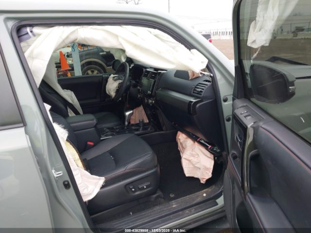 2022 TOYOTA 4RUNNER JTERU5JR9N5976841 Photo 4