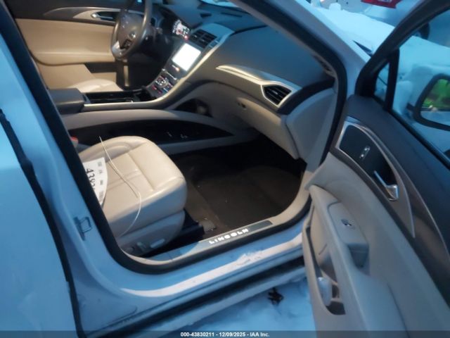 2020 LINCOLN MKZ 3LN6L5A92LR616343 Photo 4