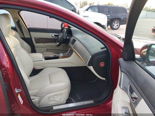 2013 JAGUAR XF SAJWA0HE0DMS71406 Photo 4